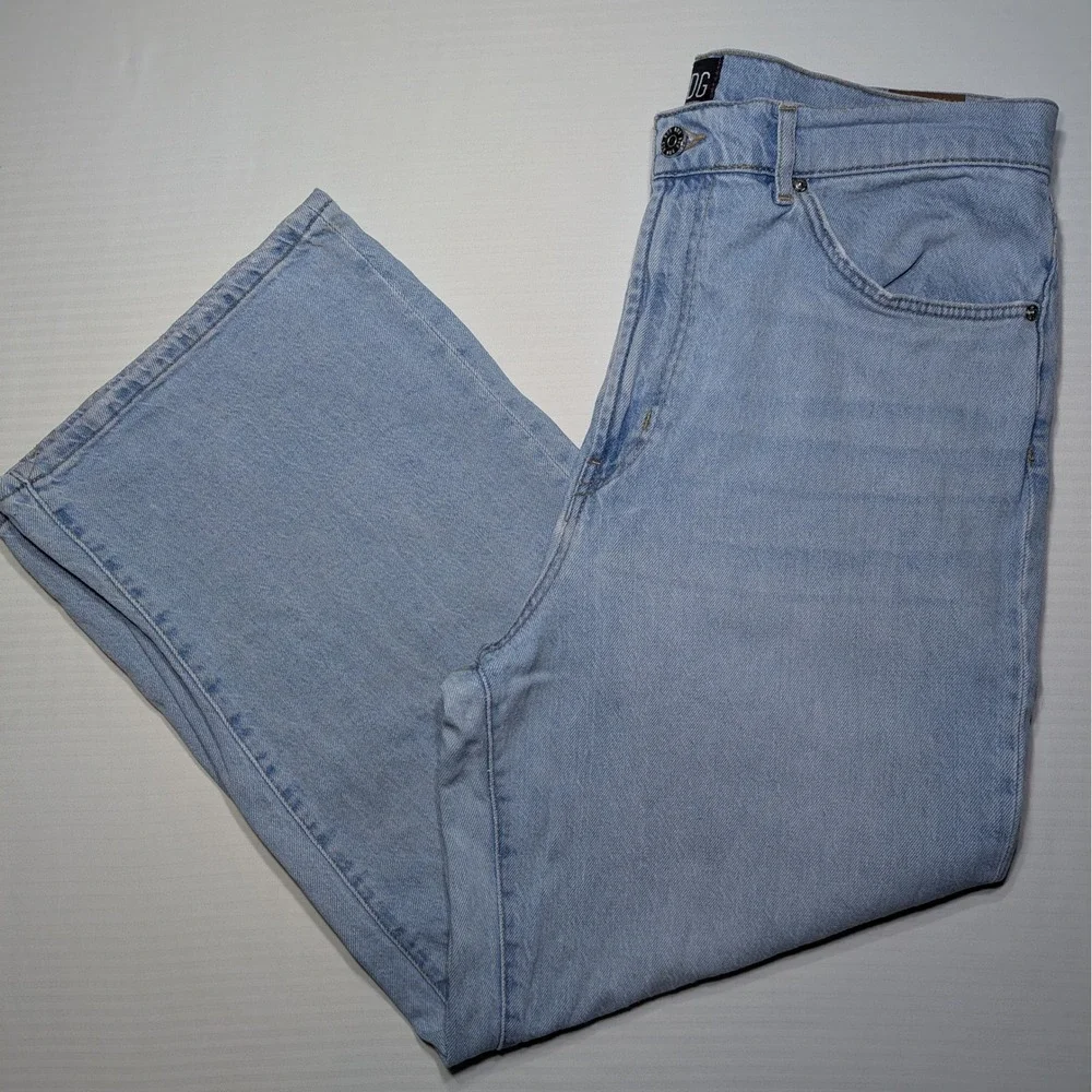 BDG Urban Outfitters High & Wide Jeans Size 32 Light Wash Wide Leg‎ High Rise
